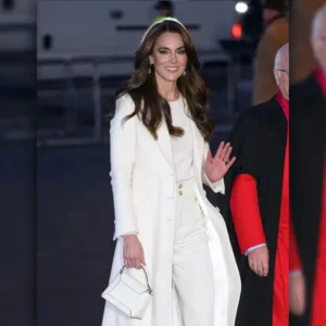 Princess-Kate-Middleton-Carol-Concert-White-Trench-Coat